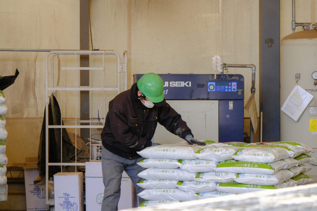 鹿沼興産　園芸用土製造　栃木