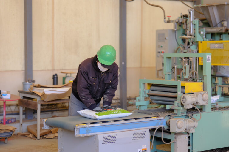 価格競争から脱却する園芸用土・植木鉢のPB商品開発｜製造から配送まで鹿沼興産に全てお任せ