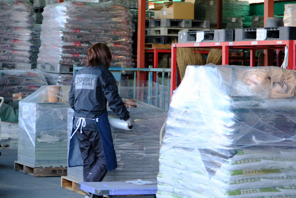 園芸資材メーカー　鹿沼興産　貿易業