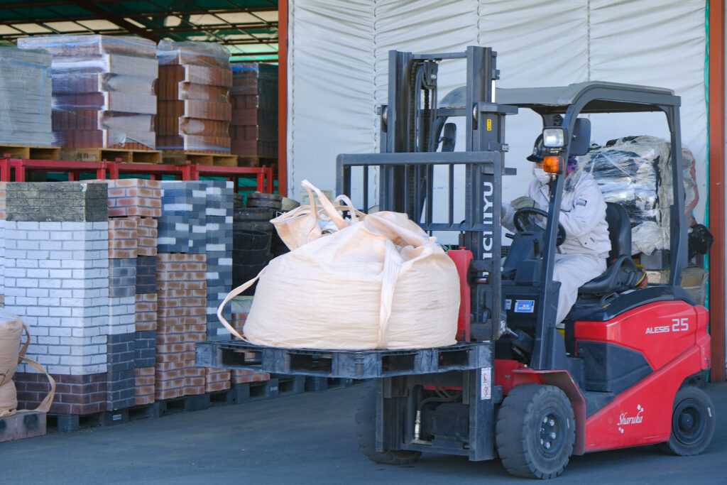 鹿沼興産　産業廃棄物収集運搬業